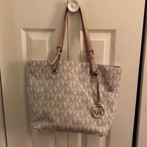 MICHAEL KORS PURSE ❤️